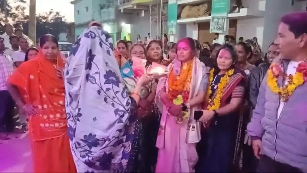 ड्रोन दीदी का भव्य स्वागत, राष्ट्रपति भवन में सम्मान मिलने के बाद गांव लौटी ड्रोन दीदी का भव्य स्वागत, राष्ट्रपति भवन में सम्मान मिलने के बाद गांव लौटी