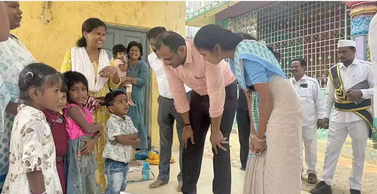 Andhra: जिला कलेक्टर ने आंगनवाड़ी केंद्र का किया औचक निरीक्षण Andhra: जिला कलेक्टर ने आंगनवाड़ी केंद्र का किया औचक निरीक्षण