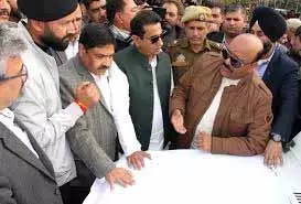 KATHUA : उपमुख्यमंत्री ने कठुआ का व्यापक दौरा किया KATHUA : उपमुख्यमंत्री ने कठुआ का व्यापक दौरा किया