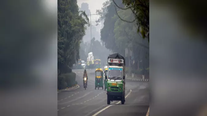 ‘बहुत खराब’ श्रेणी में पहुंची दिल्ली की वायु गुणवत्ता, येलो अलर्ट जारी ‘बहुत खराब’ श्रेणी में पहुंची दिल्ली की वायु गुणवत्ता, येलो अलर्ट जारी