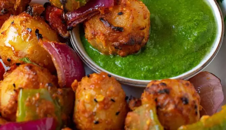 Achari Aloo Tikka: बोरियत दूर करने के लिए एक बेहतरीन डिश Achari Aloo Tikka: बोरियत दूर करने के लिए एक बेहतरीन डिश