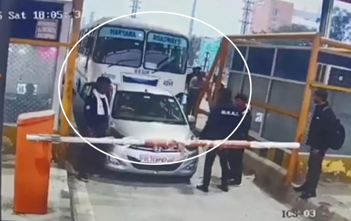 बस ने टोलकर्मी को मारी टक्कर, पुलिस फरार चालक की तलाश कर रही बस ने टोलकर्मी को मारी टक्कर, पुलिस फरार चालक की तलाश कर रही