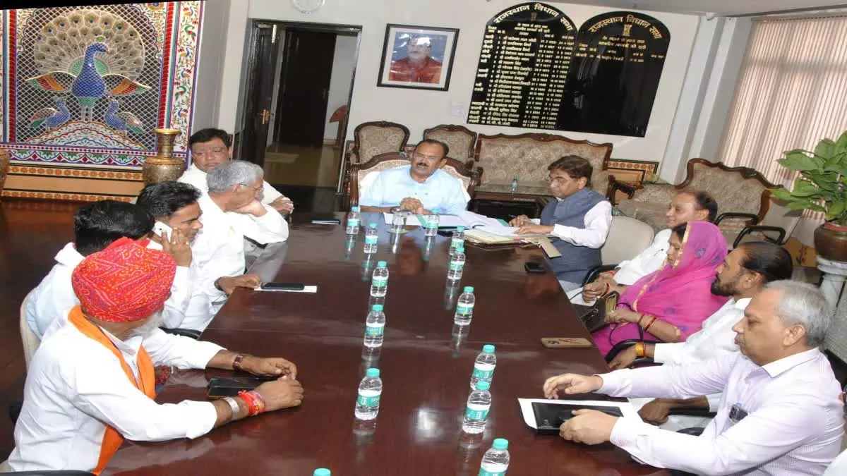 Jaipur: देवनानी विधानसभा अध्यक्ष ने ली पुलिस अधीक्षक एवं पुलिस अधिकारियों की बैठक Jaipur: देवनानी विधानसभा अध्यक्ष ने ली पुलिस अधीक्षक एवं पुलिस अधिकारियों की बैठक