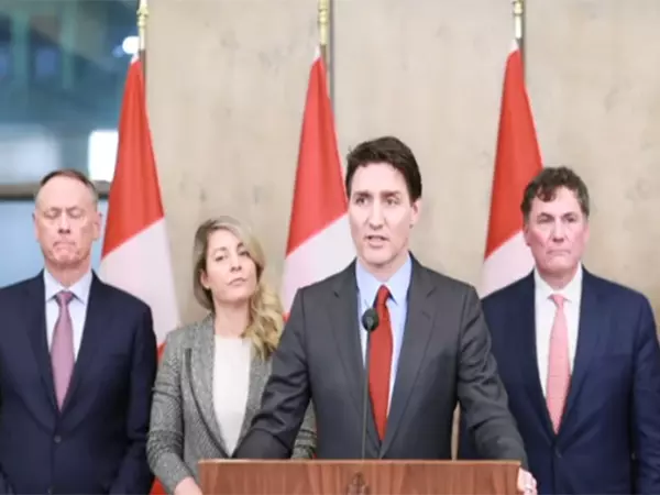 कनाडा ने अमेरिकी वस्तुओं पर 25 प्रतिशत प्रतिशोधी टैरिफ लगाया, PM Trudeau ने कनाडाई लोगों से स्थानीय सामान खरीदने का आग्रह किया कनाडा ने अमेरिकी वस्तुओं पर 25 प्रतिशत प्रतिशोधी टैरिफ लगाया, PM Trudeau ने कनाडाई लोगों से स्थानीय सामान खरीदने का आग्रह किया