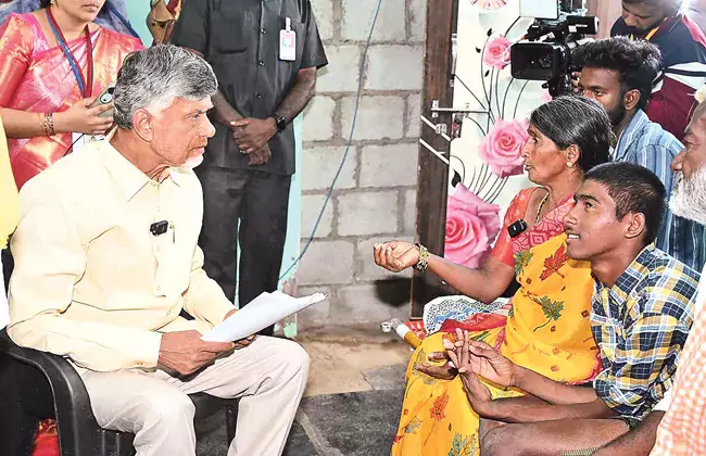 CM Chandrababu : सॉफ्टवेयर कर्मचारियों के लिए जिलेवार वर्कस्टेशन CM Chandrababu : सॉफ्टवेयर कर्मचारियों के लिए जिलेवार वर्कस्टेशन