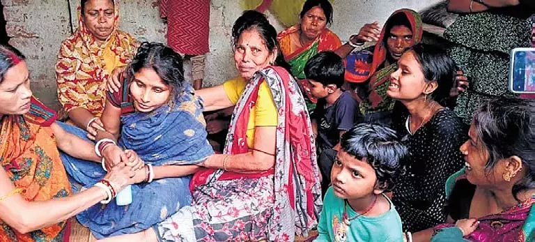 Odisha: शव ले जा रही एम्बुलेंस के टिप्पर से टकराने से तीन लोगों की मौत Odisha: शव ले जा रही एम्बुलेंस के टिप्पर से टकराने से तीन लोगों की मौत