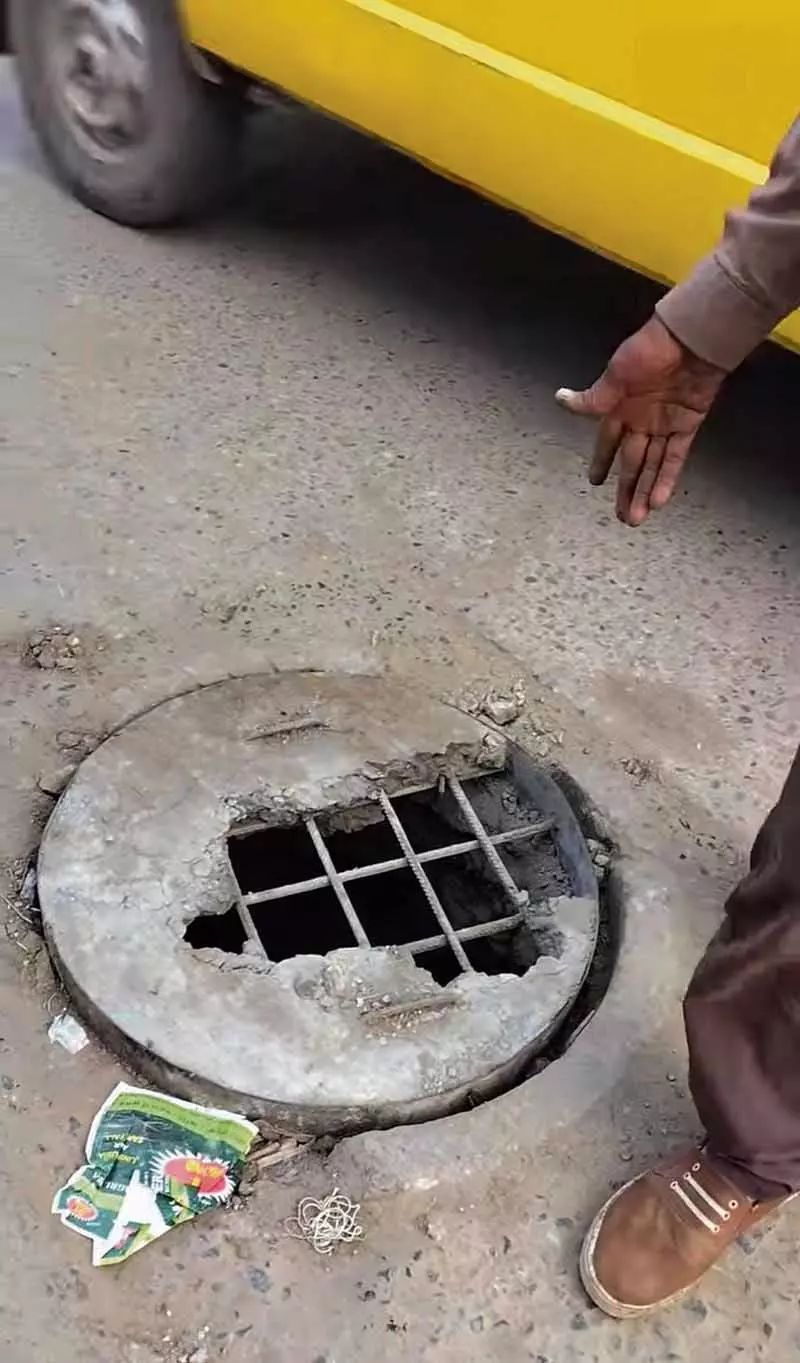 Haryana : नरवाना में खुले मैनहोल चिंता का विषय Haryana : नरवाना में खुले मैनहोल चिंता का विषय