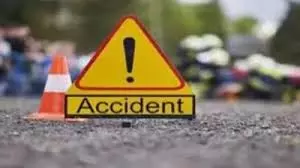 Sultanpur: राजमार्ग पर चालक की झपकी से कार पलटी, दो घायल Sultanpur: राजमार्ग पर चालक की झपकी से कार पलटी, दो घायल