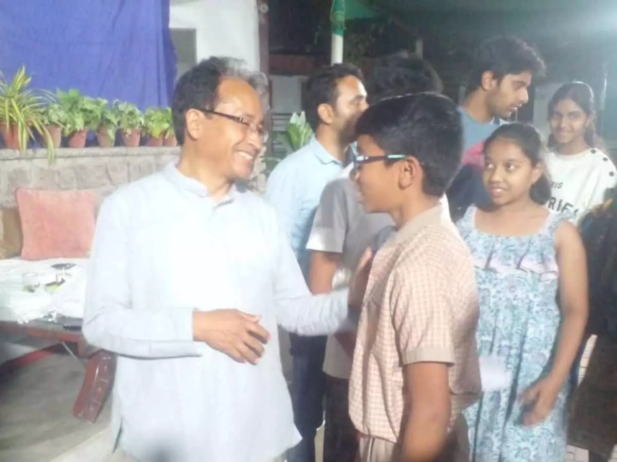Sonam Wangchuk: बड़े शहरों में रहने वाले लोगों की ‘सादगीपूर्ण जिंदगी’ लद्दाख को जीवित रखने में मदद करेगी Sonam Wangchuk: बड़े शहरों में रहने वाले लोगों की ‘सादगीपूर्ण जिंदगी’ लद्दाख को जीवित रखने में मदद करेगी