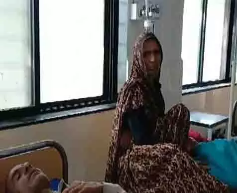 सापुतारा के पास बस खाई में गिरी, पांच लोगों की मौत, Bus में 48 यात्री थे सवार सापुतारा के पास बस खाई में गिरी, पांच लोगों की मौत, Bus में 48 यात्री थे सवार