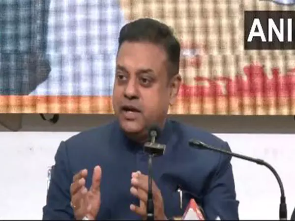 केजरीवाल के वोट खरीदने के आरोप पर BJP के संबित पात्रा ने पलटवार किया केजरीवाल के वोट खरीदने के आरोप पर BJP के संबित पात्रा ने पलटवार किया