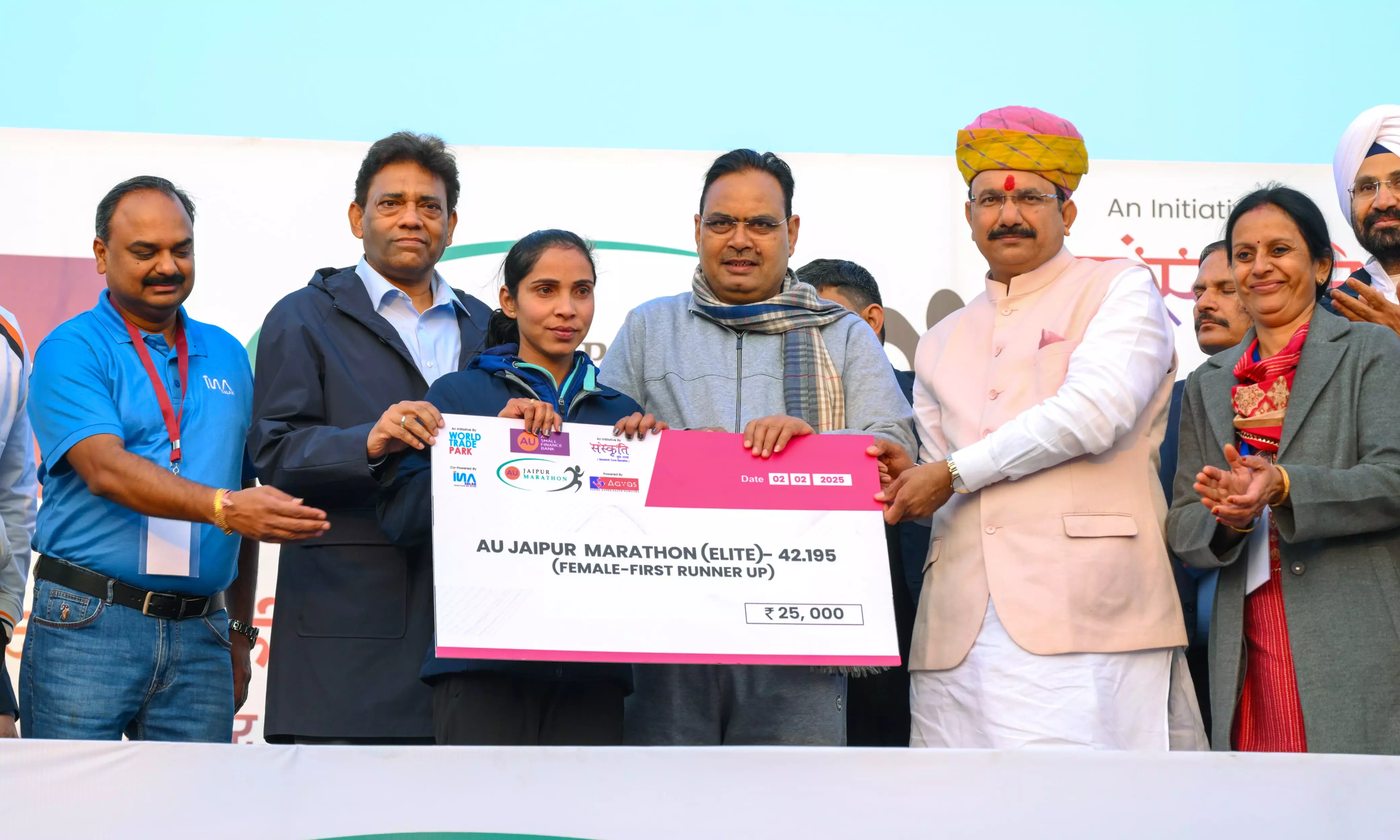 Jaipur: मुख्यमंत्री ने 16वीं जयपुर मैराथन को झंडी दिखाकर किया रवाना Jaipur: मुख्यमंत्री ने 16वीं जयपुर मैराथन को झंडी दिखाकर किया रवाना