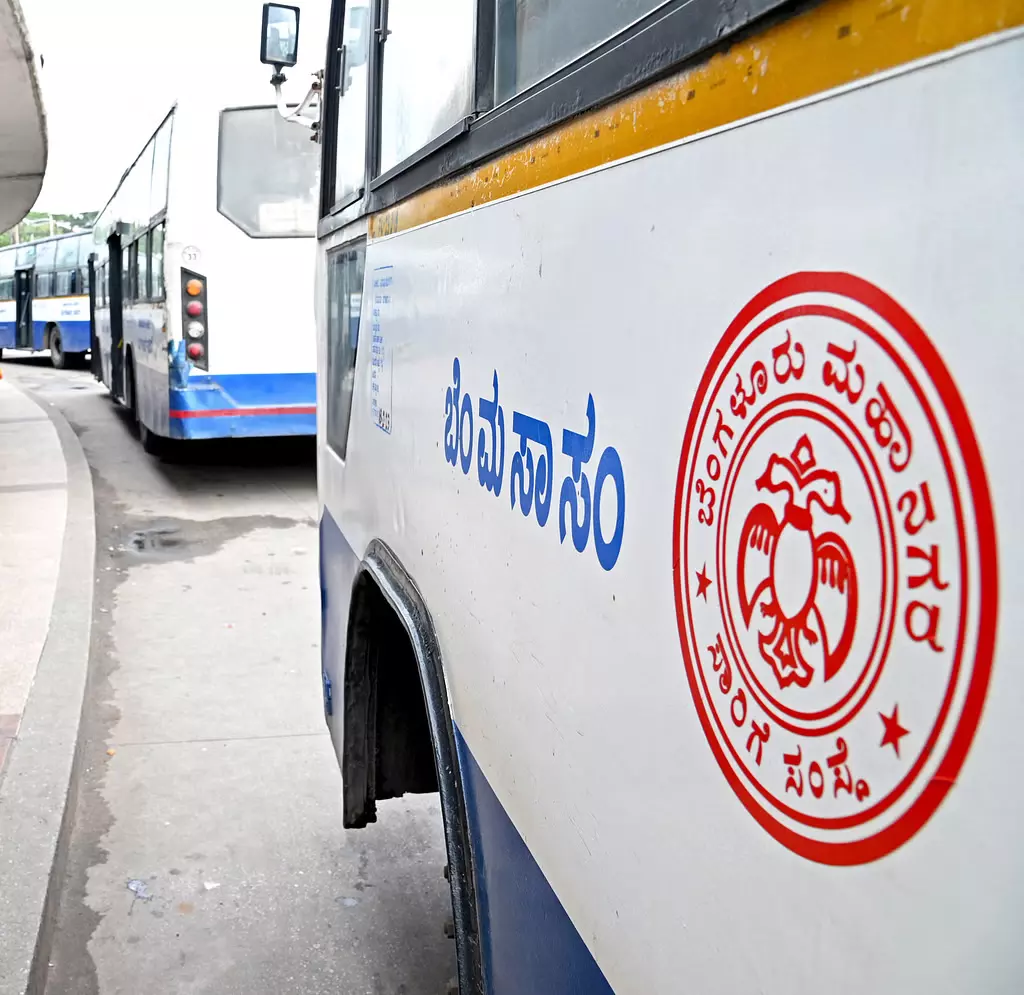 स्कूल के छात्र को प्रशासक ने कथित तौर पर लात मारी: बीएमटीसी उचित कार्रवाई स्कूल के छात्र को प्रशासक ने कथित तौर पर लात मारी: बीएमटीसी उचित कार्रवाई