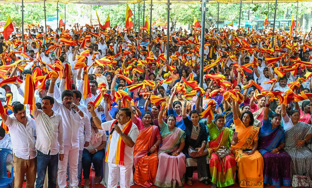 करावे से तीन अधिकार: इंडिपेंडेंस पार्क में महासंघर्ष यात्रा करावे से तीन अधिकार: इंडिपेंडेंस पार्क में महासंघर्ष यात्रा
