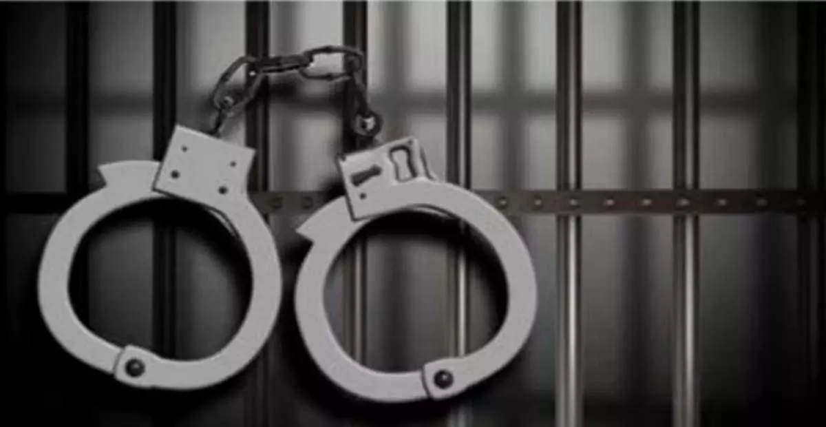 Kochi: कोच्चि में धोखाधड़ी के आरोप में हॉस्टल चेन मालिक गिरफ्तार Kochi: कोच्चि में धोखाधड़ी के आरोप में हॉस्टल चेन मालिक गिरफ्तार