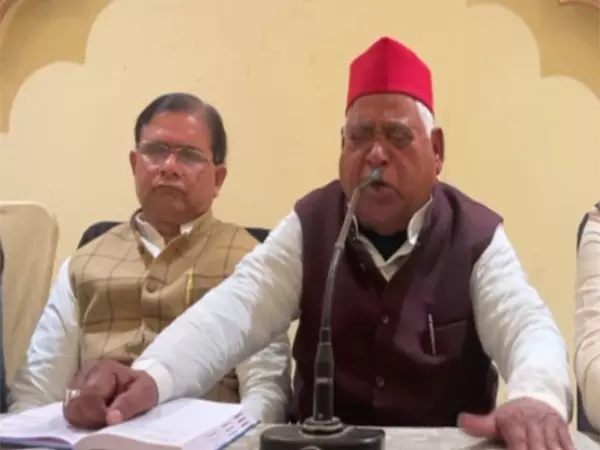 लड़की का निर्वस्त्र शव मिलने के बाद समाजवादी सांसद Awadhesh Prasad रो पड़े लड़की का निर्वस्त्र शव मिलने के बाद समाजवादी सांसद Awadhesh Prasad रो पड़े