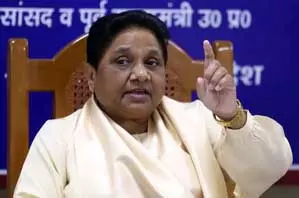 बजट अगर चुनावी व राजनीतिक स्वार्थ पर आधारित होगा तो उससे देशहित कैसे संभव: मायावती बजट अगर चुनावी व राजनीतिक स्वार्थ पर आधारित होगा तो उससे देशहित कैसे संभव: मायावती