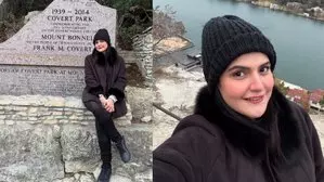Zarine Khan ने माउंट बोनेल से मनमोहक दृश्यों का आनंद लिया Zarine Khan ने माउंट बोनेल से मनमोहक दृश्यों का आनंद लिया