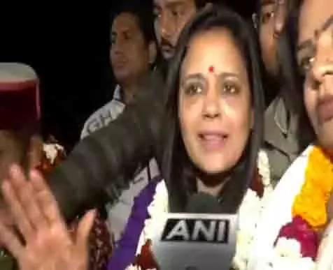 TMC की महुआ मोइत्रा ने करोल बाग में विशेष रवि के लिए किया प्रचार TMC की महुआ मोइत्रा ने करोल बाग में विशेष रवि के लिए किया प्रचार