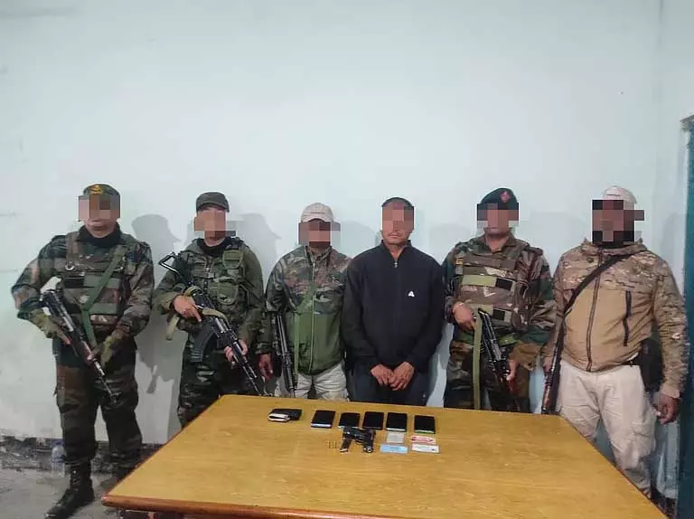 Manipur सुरक्षा बलों ने एनआरएफएम कैडर को गिरफ्तार Manipur सुरक्षा बलों ने एनआरएफएम कैडर को गिरफ्तार