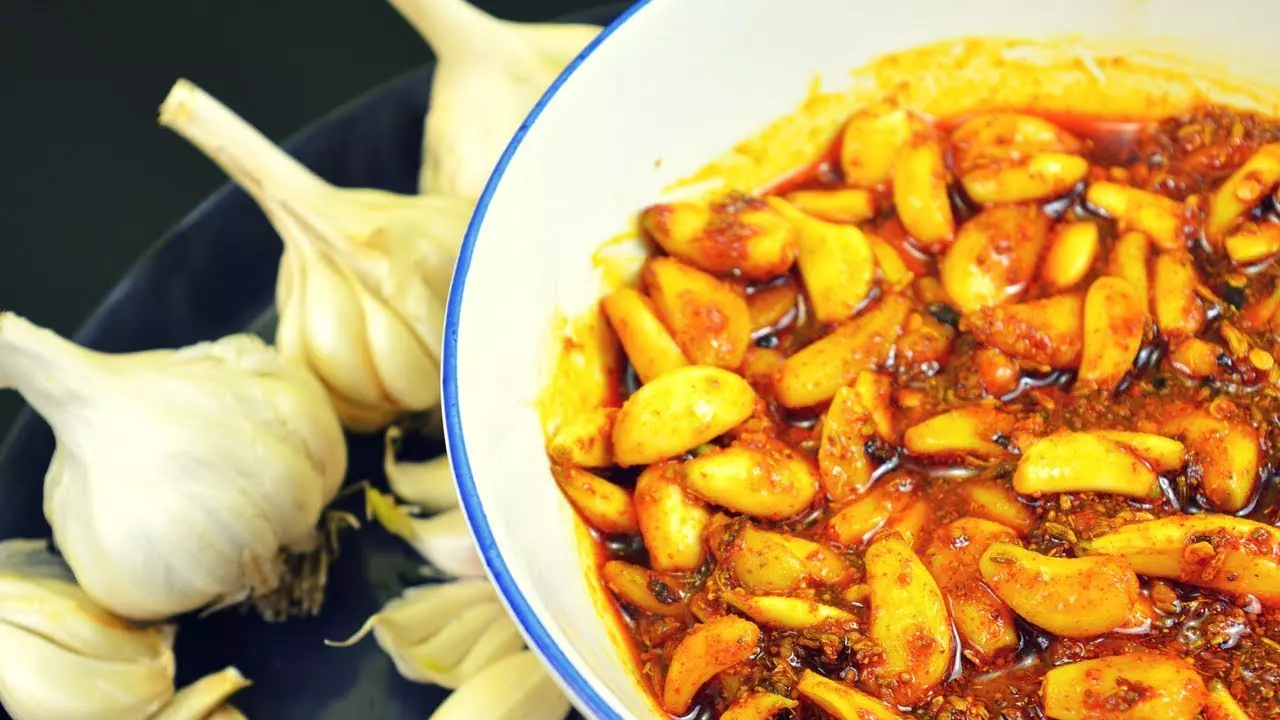 Garlic Pickle पौष्टिकता से भरपूर है ये डिश Garlic Pickle पौष्टिकता से भरपूर है ये डिश
