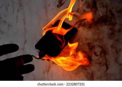 Odisha: बैटरी से खेलते समय हुए विस्फोट में दो बच्चे गंभीर रूप से घायल Odisha: बैटरी से खेलते समय हुए विस्फोट में दो बच्चे गंभीर रूप से घायल