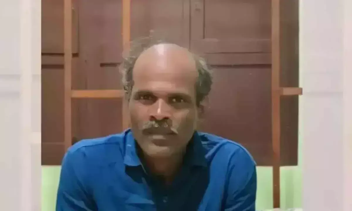 15 साल तक भूमिगत रहने के बाद नक्सली कार्यकर्ता ने किया आत्मसमर्पण 15 साल तक भूमिगत रहने के बाद नक्सली कार्यकर्ता ने किया आत्मसमर्पण