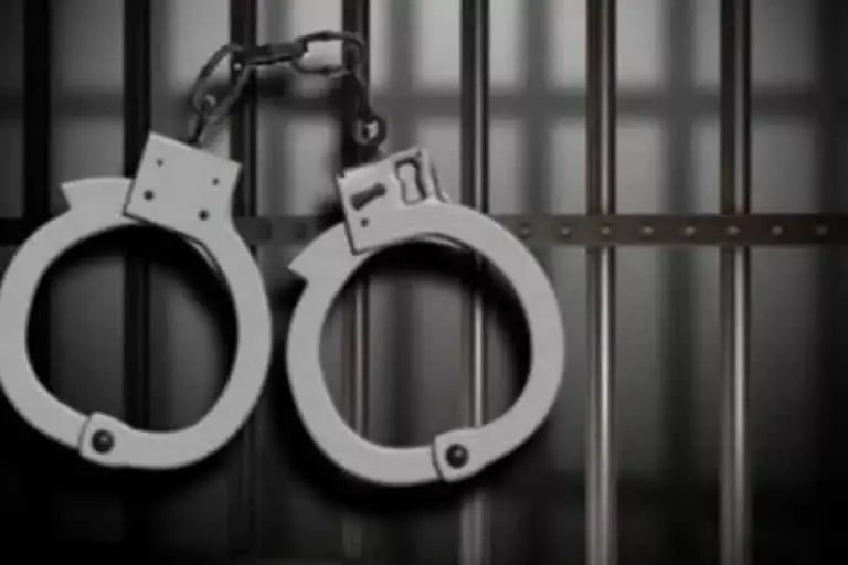 Odisha: वकील पर एसिड अटैक के मामले में 2 गिरफ्तार Odisha: वकील पर एसिड अटैक के मामले में 2 गिरफ्तार
