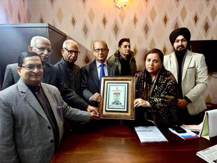 Jammu: विवेकानंद अस्पताल प्रबंधन समिति ने स्वास्थ्य मंत्री से मुलाकात की Jammu: विवेकानंद अस्पताल प्रबंधन समिति ने स्वास्थ्य मंत्री से मुलाकात की