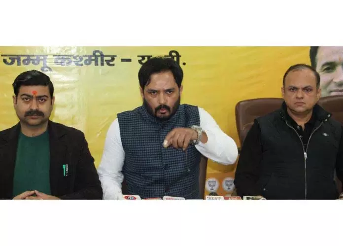 BJP ने कहा- उमर ने ‘बीटिंग द रिट्रीट’ में शामिल न होकर संविधान का अपमान किया BJP ने कहा- उमर ने ‘बीटिंग द रिट्रीट’ में शामिल न होकर संविधान का अपमान किया