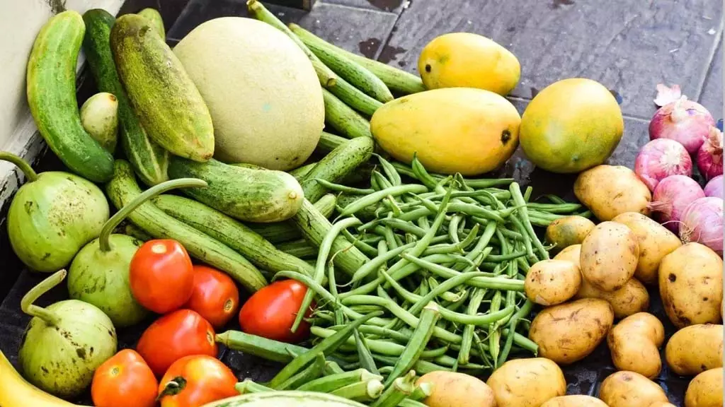 Pune: अदरक, लहसुन, खीरा, मिर्च, मटर के दाम घटे Pune: अदरक, लहसुन, खीरा, मिर्च, मटर के दाम घटे
