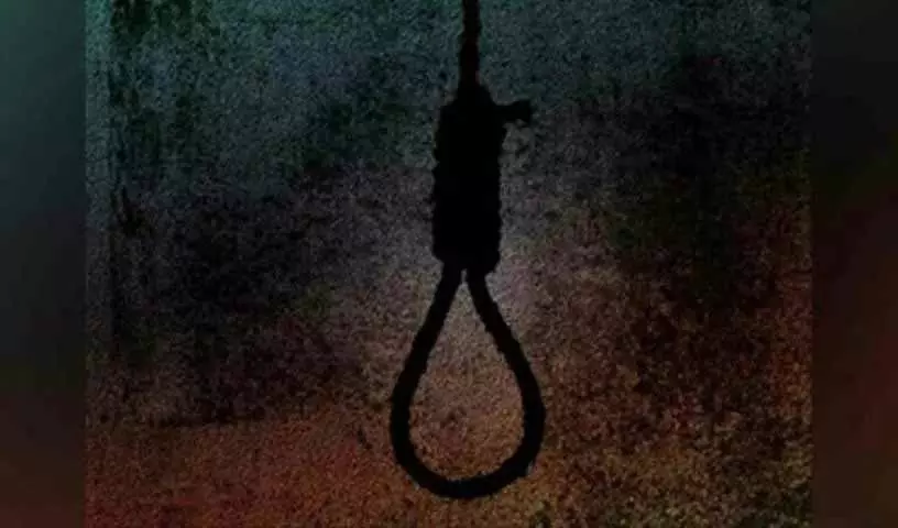 Jagtial में इलाज का खर्च न उठा पाने के कारण किसान ने आत्महत्या कर ली Jagtial में इलाज का खर्च न उठा पाने के कारण किसान ने आत्महत्या कर ली