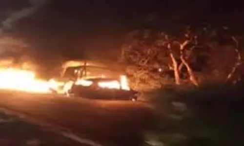 Up News:  पिकअप वैन से टक्कर के बाद कार में लगी आग, ड्राइवर जिंदा जला