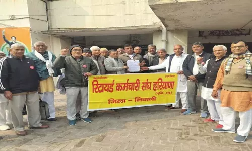 Haryana: भिवानी में रिटायर्ड कर्मचारी यूनियन ने किया विरोध प्रदर्शन