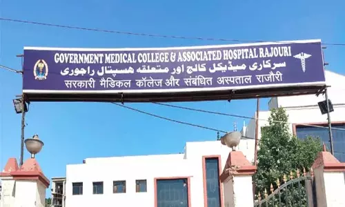 AIIMS डॉक्टरों ने बीमारी का कारण जानने के लिए GMC राजौरी में मरीजों की जांच की AIIMS डॉक्टरों ने बीमारी का कारण जानने के लिए GMC राजौरी में मरीजों की जांच की