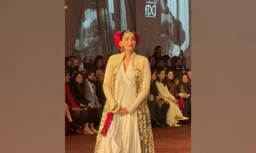 दिवंगत फैशन डिजाइनर रोहित बल को श्रद्धांजलि देते हुए भावुक हुई Sonam Kapoor दिवंगत फैशन डिजाइनर रोहित बल को श्रद्धांजलि देते हुए भावुक हुई Sonam Kapoor