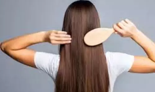 Hair Care: पतले बालों को बनाना चाहते हैं लंबा, घना और मजबूत तो आजमाएं ये एलोवेरा जेल मास्क