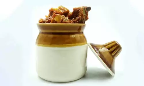 Mix Veg Pickle: इस सर्दी में बनाएं कुछ खास, खट्टा-मीठा मिक्स वेज अचार