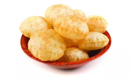 Crispy Aalu Suji Puri Recipe: सिर्फ एक कप सूजी, उबले आलू और आटे से बनाएं फूली हुई पूरियां Crispy Aalu Suji Puri Recipe: सिर्फ एक कप सूजी, उबले आलू और आटे से बनाएं फूली हुई पूरियां