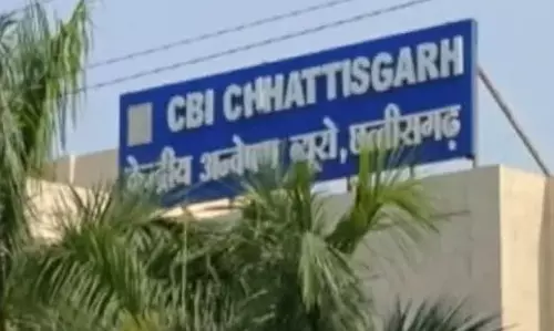 अधिकारी फरार, CBI की तलाशी अभियान जारी अधिकारी फरार, CBI की तलाशी अभियान जारी