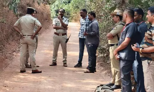 बैंक डकैती आरोपी का भागने का प्रयास: पुलिस ने गोली मारकर उसकी हत्या कर दी बैंक डकैती आरोपी का भागने का प्रयास: पुलिस ने गोली मारकर उसकी हत्या कर दी