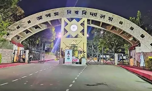 Assam : विधि विभाग के कर्मचारी पर छेड़छाड़ के आरोप से असम विश्वविद्यालय में हंगामा Assam : विधि विभाग के कर्मचारी पर छेड़छाड़ के आरोप से असम विश्वविद्यालय में हंगामा