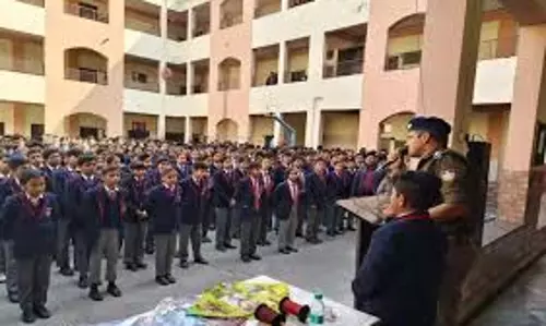 Haridwar: हरिद्वार पुलिस ने स्कूल में किया जागरूकता कार्यक्रम