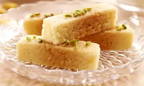 कोब्बारी मिठाई (नारियल बर्फी) रेसिपी