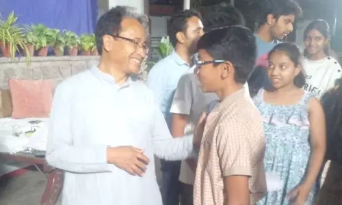 Sonam Wangchuk: बड़े शहरों में रहने वाले लोगों की ‘सादगीपूर्ण जिंदगी’ लद्दाख को जीवित रखने में मदद करेगी Sonam Wangchuk: बड़े शहरों में रहने वाले लोगों की ‘सादगीपूर्ण जिंदगी’ लद्दाख को जीवित रखने में मदद करेगी