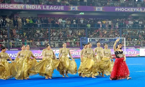 हॉकी इंडिया लीग के ग्रैंड फिनाले Rourkela में सारा अली खान का प्रदर्शन देखने के लिए भीड़ उमड़ पड़ी