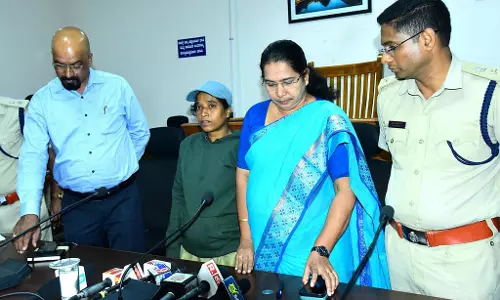 Karnataka: नक्सली लक्ष्मी थोम्बट्टू मुख्यधारा में आई