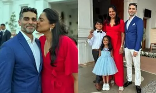 Sameera Reddy ने ‘स्पेशल किस’ के साथ शादी के 11 साल पूरे होने का जश्न मनाया Sameera Reddy ने ‘स्पेशल किस’ के साथ शादी के 11 साल पूरे होने का जश्न मनाया