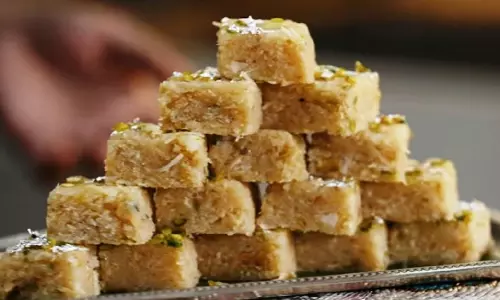 सेब नारियल बर्फी रेसिपी