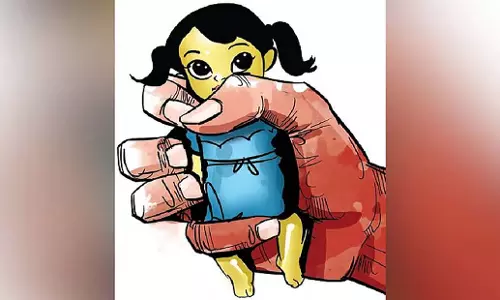 Chennai: 13 वर्षीय किशोर पर हमला करने के आरोप में ट्रैफिक पुलिसकर्मी गिरफ्तार Chennai: 13 वर्षीय किशोर पर हमला करने के आरोप में ट्रैफिक पुलिसकर्मी गिरफ्तार